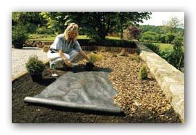 Gartenvlies ist ein umweltfreundliches Mittel zur Unkrautbekämpfung, Foto: Plantex® Gartenvlies Gartenvlies ist ein umweltfreundliches Mittel zur Unkrautbekämpfung, Foto: Plantex® Gartenvlies